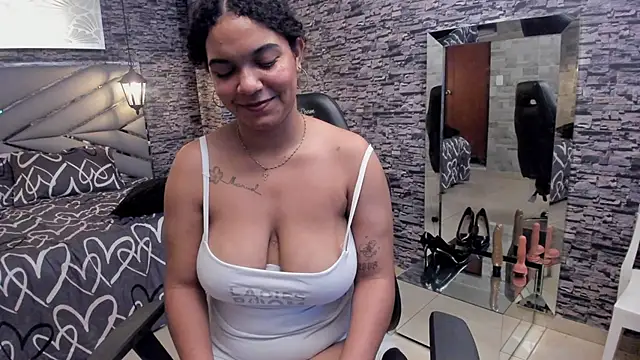 Snapshot of BellyBigBoobs chatting on December 14, 2025, 8:09 am BellyBigBoobs online show from December 14, 2025, 8:09 am