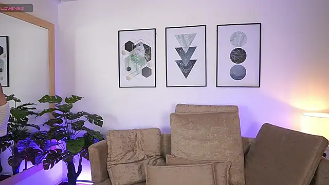 Snapshot of MilaCrave chatting on September 10, 2025, 11:42 am MilaCrave online show from September 10, 2025, 11:42 am