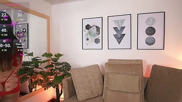 Snapshot of MilaCrave chatting on September 17, 2025, 11:45 am MilaCrave online show from September 17, 2025, 11:45 am