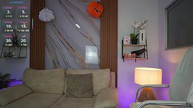 Snapshot of MilaCrave chatting on October 21, 2025, 11:31 am MilaCrave online show from October 21, 2025, 11:31 am