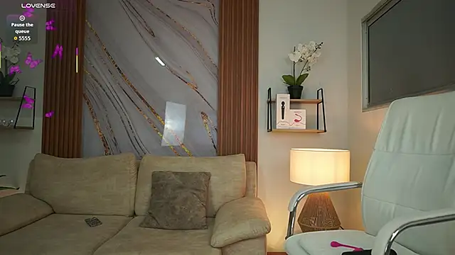 Snapshot of MilaCrave chatting on October 11, 2025, 11:44 am MilaCrave online show from October 11, 2025, 11:44 am