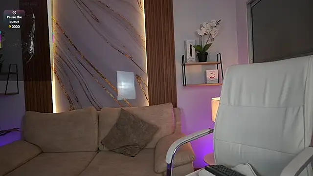 Snapshot of MilaCrave chatting on November 26, 2025, 11:32 am MilaCrave online show from November 26, 2025, 11:32 am