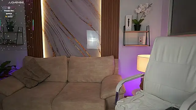 Snapshot of MilaCrave chatting on November 6, 2025, 11:36 am MilaCrave online show from November 6, 2025, 11:36 am