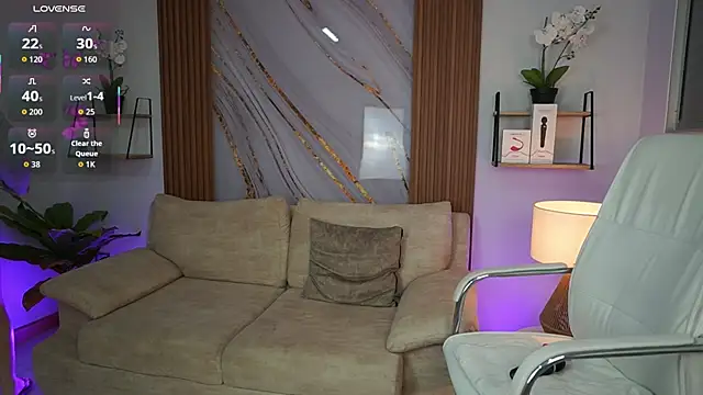 Snapshot of MilaCrave chatting on October 13, 2025, 11:34 am MilaCrave online show from October 13, 2025, 11:34 am