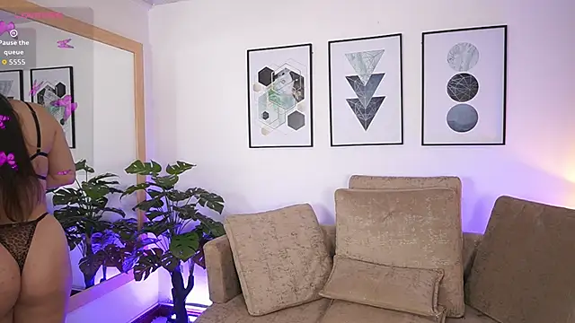 Snapshot of MilaCrave chatting on September 22, 2025, 11:49 am MilaCrave online show from September 22, 2025, 11:49 am