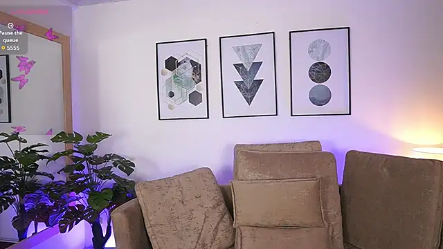 Snapshot of MilaCrave chatting on September 12, 2025, 11:43 am MilaCrave online show from September 12, 2025, 11:43 am