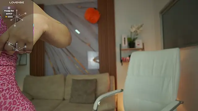 Snapshot of MilaCrave chatting on October 29, 2025, 11:31 am MilaCrave online show from October 29, 2025, 11:31 am