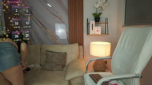 Snapshot of MilaCrave chatting on October 3, 2025, 11:34 am MilaCrave online show from October 3, 2025, 11:34 am