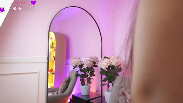 MilaCrave online show from March 17, 2026, 12:41 pm