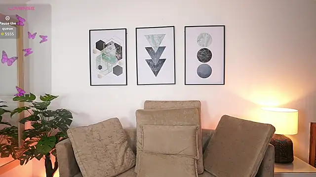 Snapshot of MilaCrave chatting on September 23, 2025, 11:50 am MilaCrave online show from September 23, 2025, 11:50 am