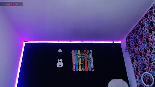 ingrid zese  online show from October 27, 2025, 5:58 pm