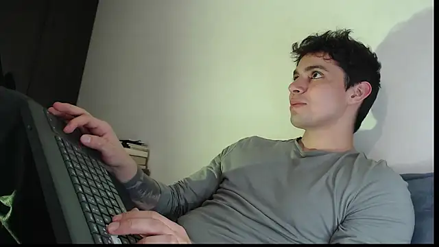 Snapshot of yourfavoriteboy__ chatting on January 8, 2026, 4:07 am yourfavoriteboy online show from January 8, 2026, 4:07 am