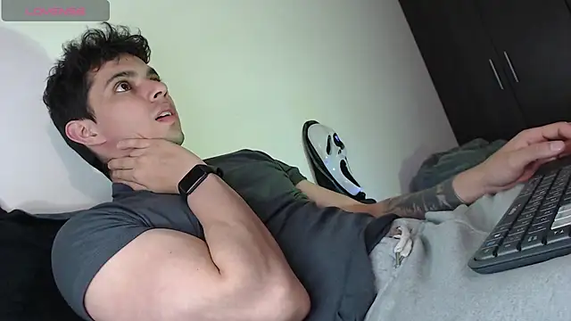 Snapshot of yourfavoriteboy__ chatting on October 16, 2025, 9:34 pm yourfavoriteboy online show from October 16, 2025, 9:34 pm