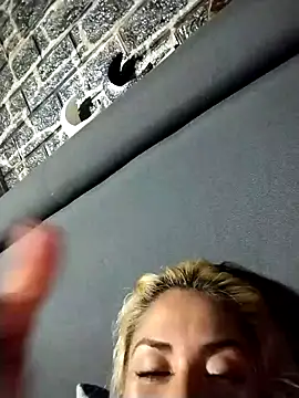 Snapshot of Ashleycam69 chatting on December 1, 2025, 3:07 am Ashleycam69 online show from December 1, 2025, 3:07 am