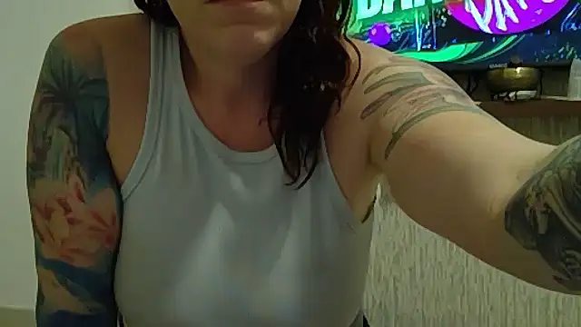 Island Siren online show from October 17, 2025, 9:38 pm