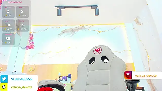 Snapshot of valirya_devote chatting on January 19, 2026, 2:48 am valirya devote online show from January 19, 2026, 2:48 am