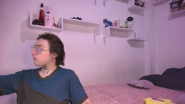 Snapshot of annyharriis chatting on November 18, 2025, 11:15 pm annyharriis online show from November 18, 2025, 11:15 pm