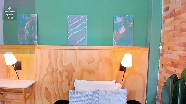 Snapshot of halleylorens chatting on February 19, 2026, 7:11 pm halleylorens online show from February 19, 2026, 7:11 pm