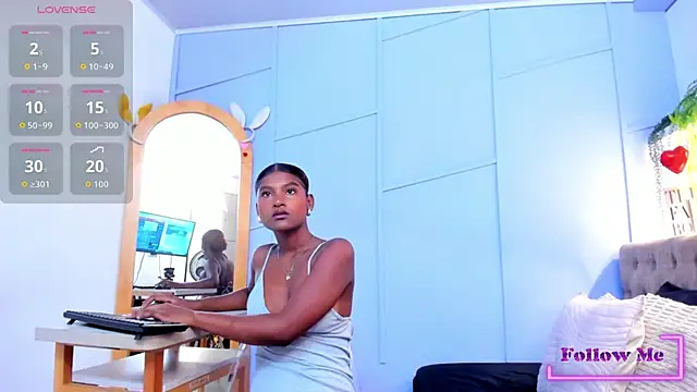 Snapshot of halleylorens chatting on February 9, 2026, 7:34 pm halleylorens online show from February 9, 2026, 7:34 pm