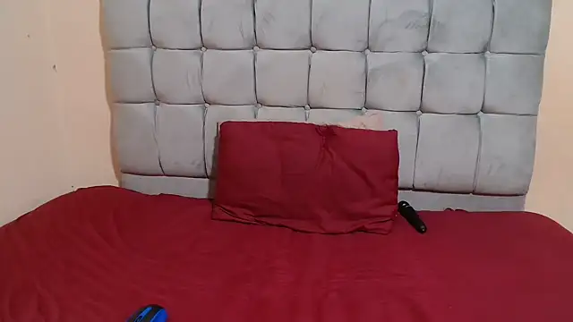 Snapshot of curveAss222 chatting on November 3, 2025, 10:30 am curveAss222 online show from November 3, 2025, 10:30 am