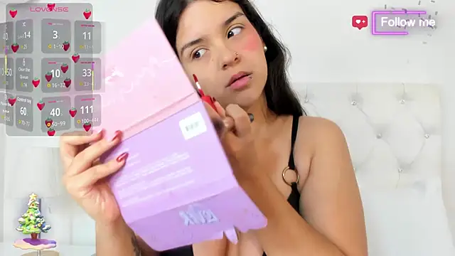 Snapshot of MiaMillers1 chatting on December 21, 2025, 12:07 pm MiaMillers1 online show from December 21, 2025, 12:07 pm