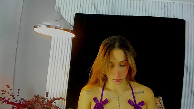 MONIK FOX CR online show from September 14, 2025, 8:09 pm