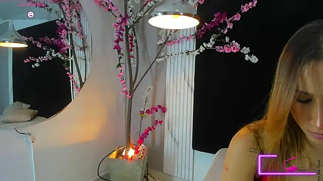 MONIK FOX CR online show from November 7, 2025, 7:40 pm