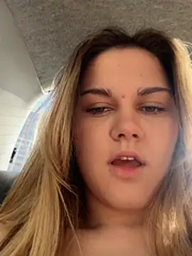 Snapshot of lisabaus chatting on March 9, 2026, 6:50 am lisabaus online show from March 9, 2026, 6:50 am