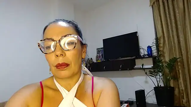 Snapshot of naiaratobon__ chatting on October 12, 2025, 7:32 am naiaratobon online show from October 12, 2025, 7:32 am