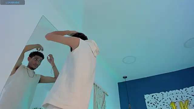 Adonis WB online show from November 12, 2025, 8:45 pm