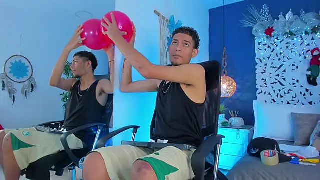 Adonis WB online show from November 28, 2025, 9:04 pm