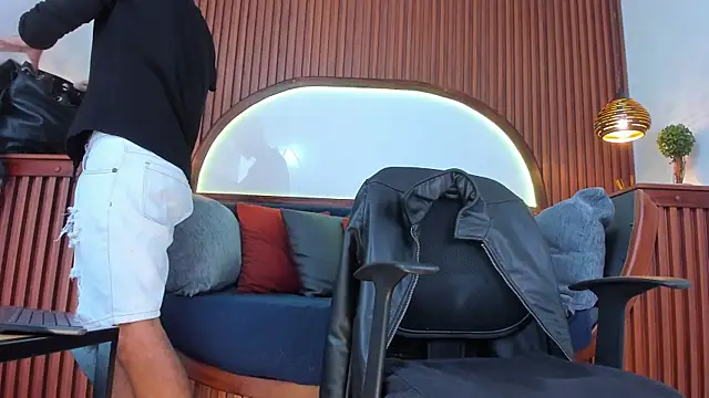 Donovan Desmond online show from November 1, 2025, 8:46 pm