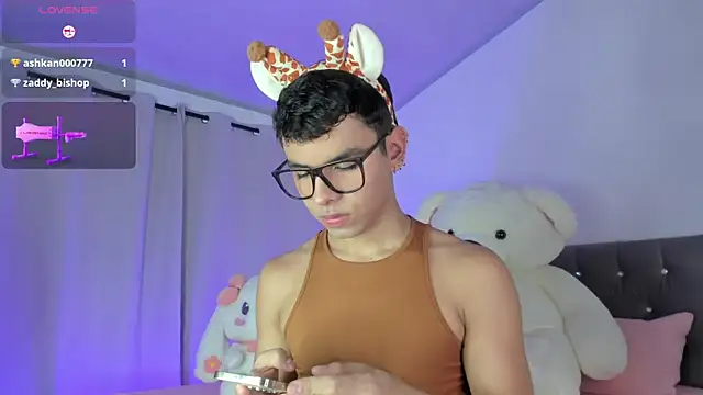 Snapshot of Auren_Sethian chatting on October 7, 2025, 7:48 pm Auren Sethian online show from October 7, 2025, 7:48 pm