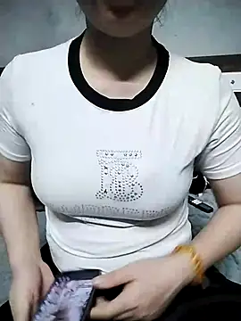 Mie rose online show from February 15, 2026, 12:26 pm