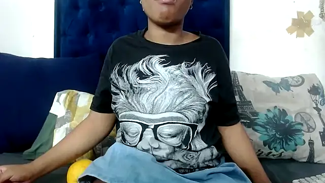 BUNNYCHOWX28 online show from September 17, 2025, 7:05 pm