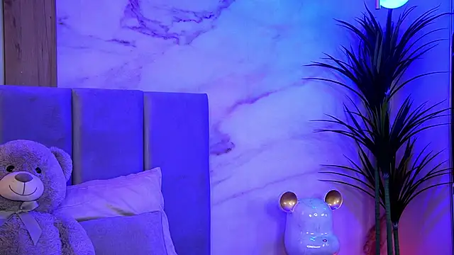 Snapshot of EllyLynn chatting on October 15, 2025, 7:33 pm EllyLynn online show from October 15, 2025, 7:33 pm