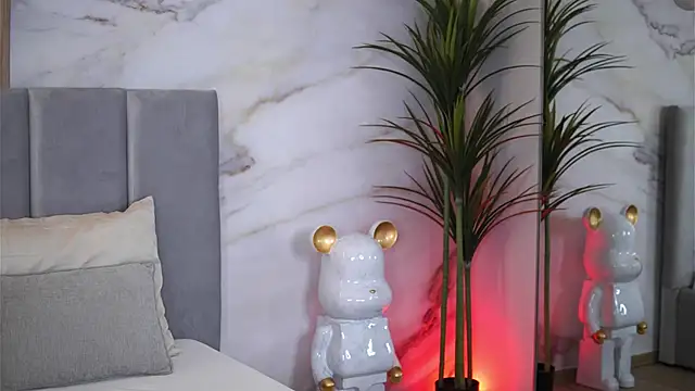 Snapshot of EllyLynn chatting on October 12, 2025, 8:10 pm EllyLynn online show from October 12, 2025, 8:10 pm