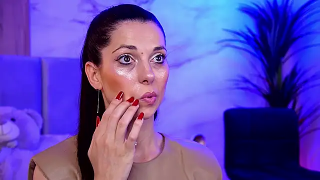 Snapshot of EllyLynn chatting on October 26, 2025, 8:09 pm EllyLynn online show from October 26, 2025, 8:09 pm