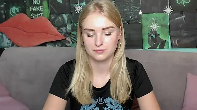 Snapshot of SofySofty chatting on September 12, 2025, 5:02 pm SofySofty online show from September 12, 2025, 5:02 pm