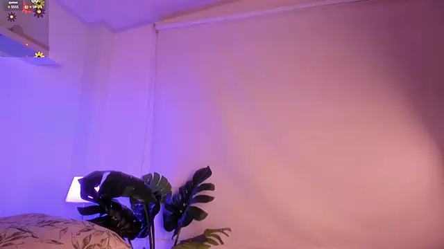 Snapshot of Nicolle_Evanss_ chatting on December 20, 2025, 4:37 am Nicolle Evanss online show from December 20, 2025, 4:37 am