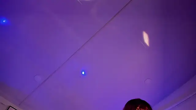 Nicolle Evanss  online show from October 31, 2025, 5:15 am