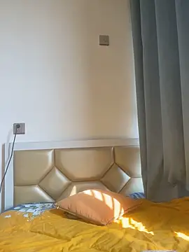 Mier-cn online show from October 23, 2025, 2:32 am