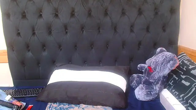 Snapshot of Sexy_PureFire chatting on December 14, 2025, 12:33 pm Sexy PureFire online show from December 14, 2025, 12:33 pm