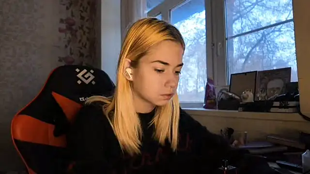 Snapshot of Witching_Moon chatting on November 25, 2025, 7:41 am Witching Moon online show from November 25, 2025, 7:41 am