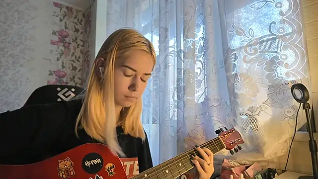 Snapshot of Witching_Moon chatting on October 22, 2025, 7:19 am Witching Moon online show from October 22, 2025, 7:19 am