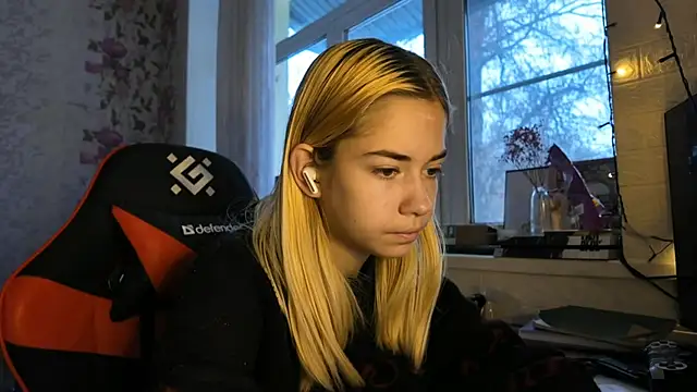 Snapshot of Witching_Moon chatting on December 16, 2025, 6:50 am Witching Moon online show from December 16, 2025, 6:50 am