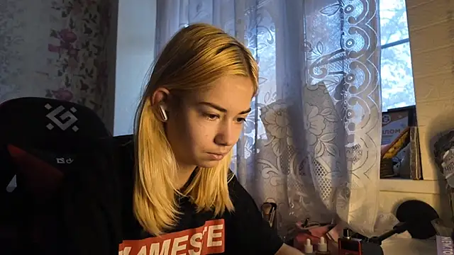 Snapshot of Witching_Moon chatting on October 24, 2025, 7:18 am Witching Moon online show from October 24, 2025, 7:18 am