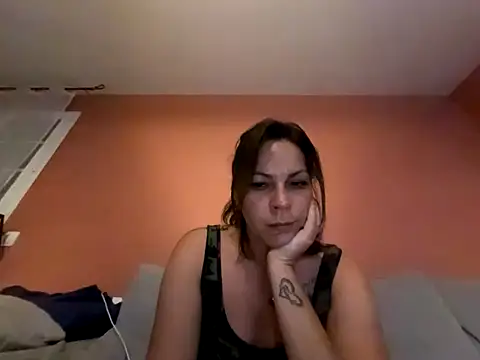 minettedusud online show from November 1, 2025, 7:41 pm