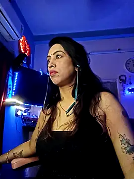 Snapshot of Love_Beauty01 chatting on February 17, 2026, 6:27 pm Love Beauty01 online show from February 17, 2026, 6:27 pm