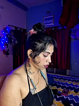 Snapshot of Love_Beauty01 chatting on April 1, 2026, 6:49 pm Love Beauty01 online show from April 1, 2026, 6:49 pm